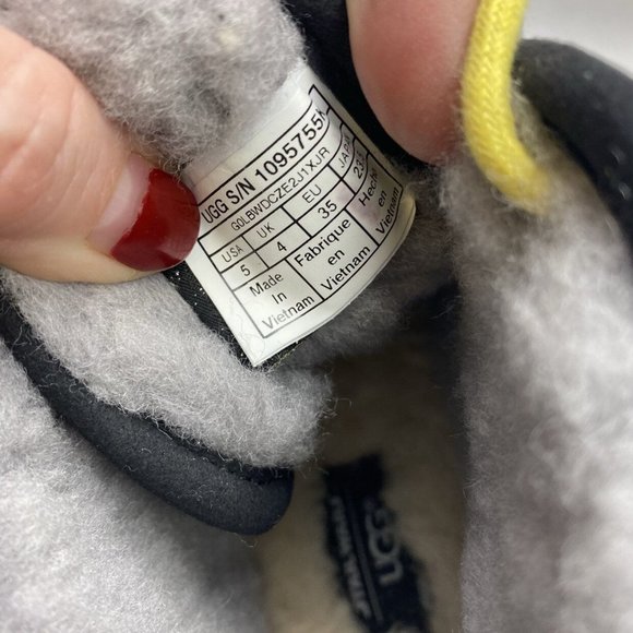 UGG Kids HSA Neumel Star Wars Millennium Falcon Boots Size 5 - Picture 5 of 9